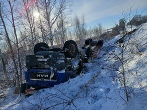 На трассе Благовещенск  Белогорск с дороги слетела фура с московскими номерами