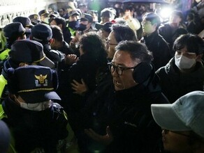 Посольство России призвало граждан не участвовать в акциях на фоне массовых волнений в Южной Корее