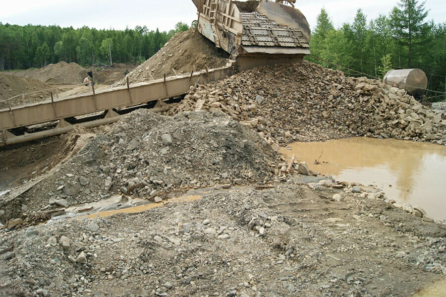 Золотодобытчики оплатили многомиллионный ущерб причиненный реке в Приамурье фото