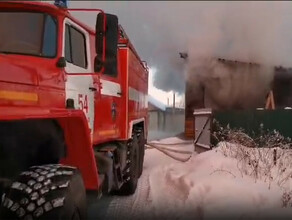 Гараж с автомобилем тушили в Февральске видео