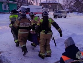 Один человек пострадал в Свободном вспыхнул жилой дом фото 
