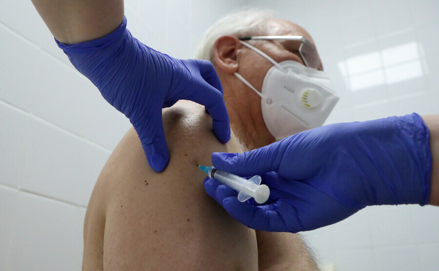 Минздрав одобрил Спутник V при массовой вакцинации лиц старше 60 лет