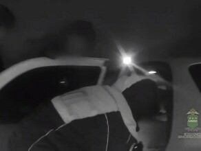 В Благовещенске остановили Toyota Cresta в салоне которого сильно нервничали люди И на это были причины фото видео 