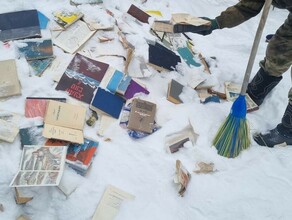 В окно полетели Ленин и Маркс амурчан возмутило обращение с книгами в сельской школе фото