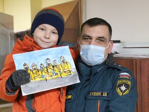 Спасенный во время пожара благовещенский первоклассник встретился со своим спасителем