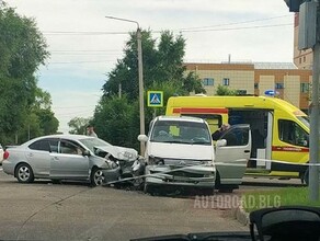 В двух жестких утренних авариях в Благовещенске пострадали люди фото видео