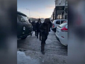 В Благовещенске двух мигрантов отвезли в военкомат для постановки на воинский учет видео 