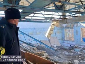 Появились кадры из школьного бассейна во Владивостоке где рухнула крыша