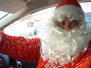 При виде меня сразу улыбка на лице в благовещенском такси работает Дед Мороз видео