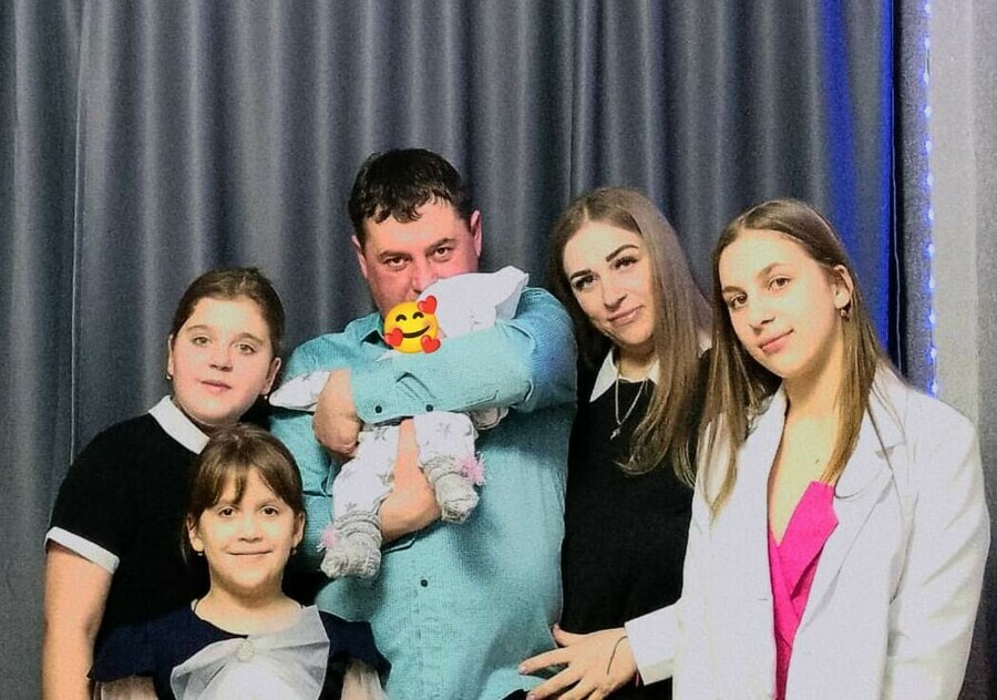 В Белогорске появился еще один первый ребенок 2025 года которому положен знак Рожденному в Приамурье