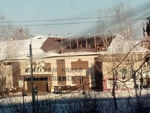 Крыша торгового центра рухнула под тяжестью снега в Шимановске 