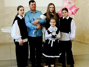 В Белогорске поздравили семью в которой родилась девочка Мия Она оспорила право быть первой новорожденной 2025 года