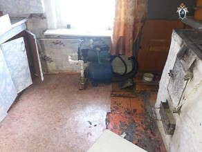 Житель Белогорска приласкал возлюбленную поленом а потом ножом Женщина погибла