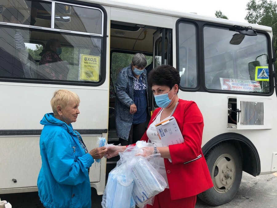 В Тынде мэр лично проверила носят ли горожане маски