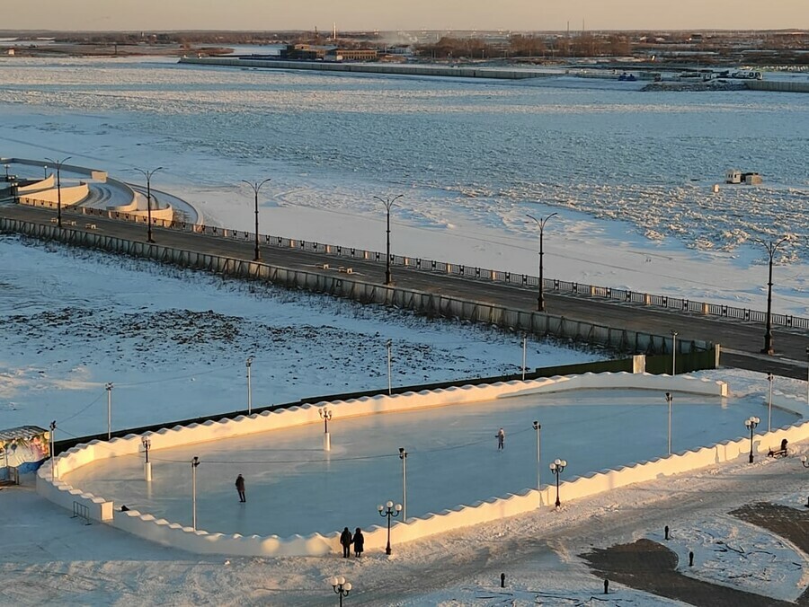 В Благовещенске официально заработал главный каток города Где еще можно покататься на коньках