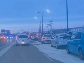 Каждое утро водители Благовещенска возле школы создают пробки видео