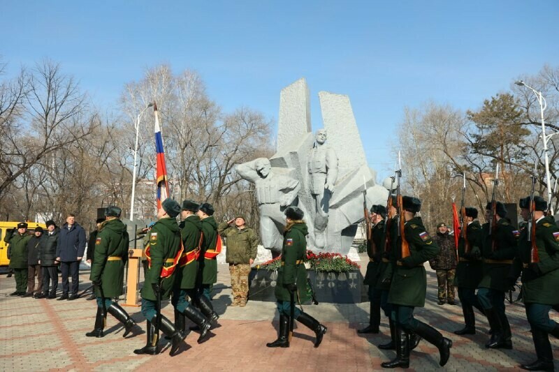 В Благовещенске почтили память участников войны в годовщину вывода войск из Афганистана фото 