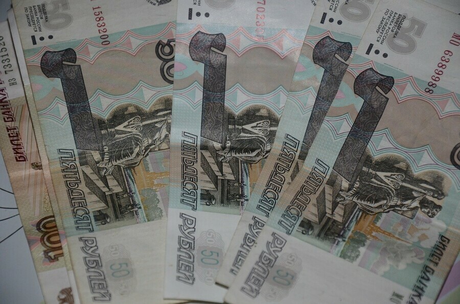 В России начал действовать налог на доходы по вкладам свыше миллиона рублей