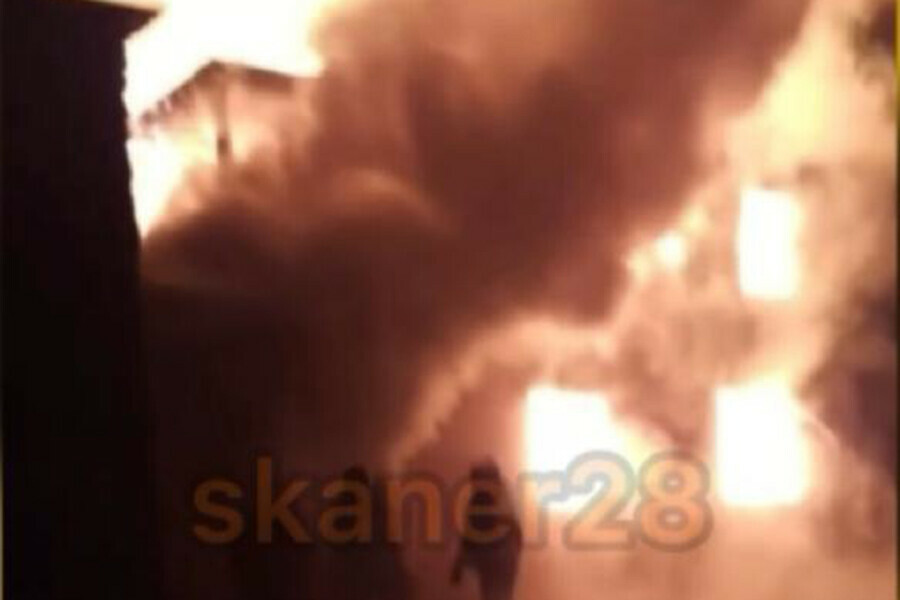 В Благовещенском районе за считанные секунды сгорел дом видео