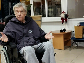 Ведущий Юрий Николаев сел в инвалидное кресло