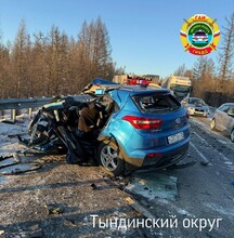 На севере Приамурья иномарка выехала на встречку и влетела в грузовик