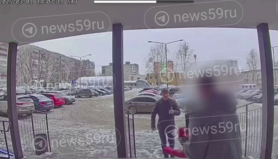 Окровавленный ребенок пытался сбежать от пьяного отчима За мальчика вступились соседи
