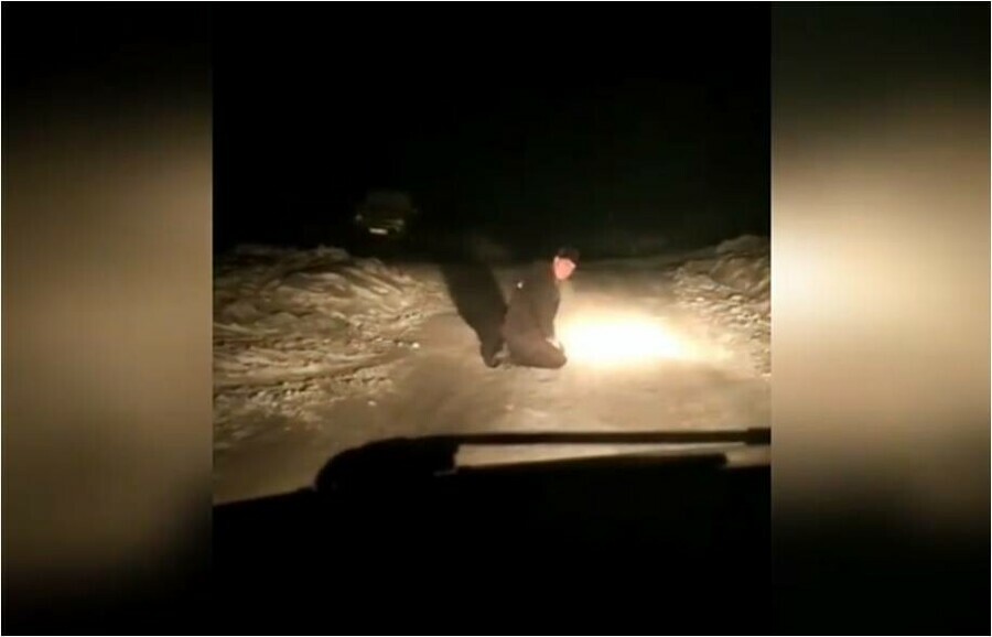Лежал в снегу Пьяный Отвезли в больницу Амурские поисковики рассказали как спасли мужчину от смерти видео