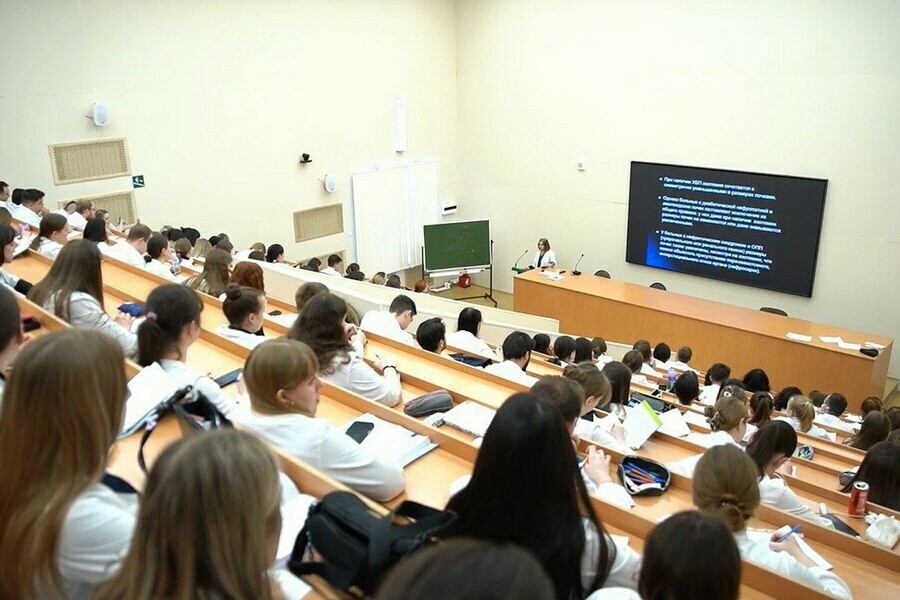 Куда в Приамурье идут медики после академии 