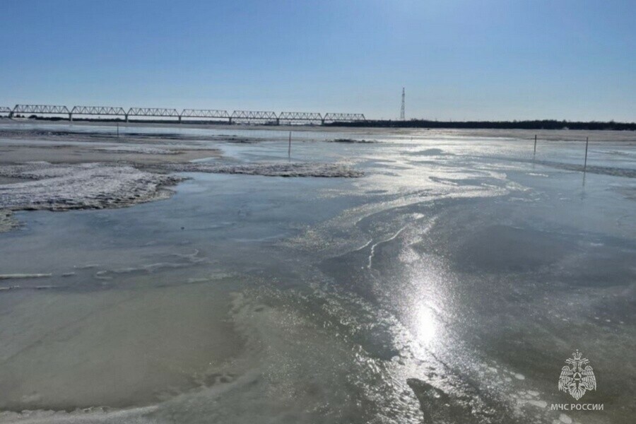 Проезда нет в Приамурье на Зее закрыли ледовую переправу 