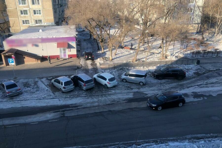 Нельзя быть настолько ленивыми благовещенцы показали в соцсетях как паркуются в одном из районов фото