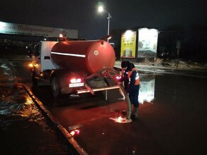 Благовещенским магистралям устроили душ из соляного раствора Зачем видео