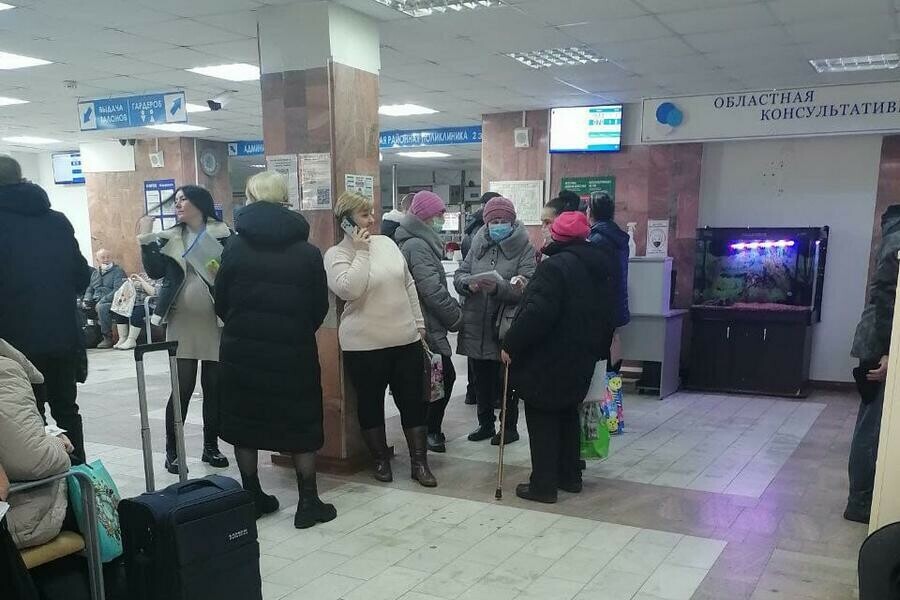 60 человек передо мной в больнице Благовещенска показали огромные очереди фото видео
