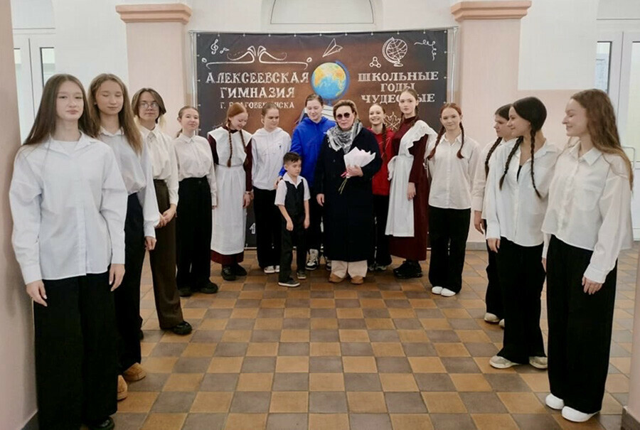 Легендарная лыжница Юлия Чепалова побывала в Алексеевской гимназии Благовещенска фото