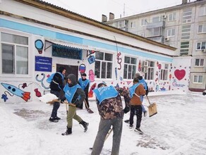 Студенты предприниматели и строители в День работника ЖКХ вышли на уборку снега в Благовещенске
