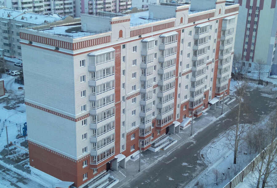Более 70 семей амурских полицейских получили ключи от квартир в новом доме фото