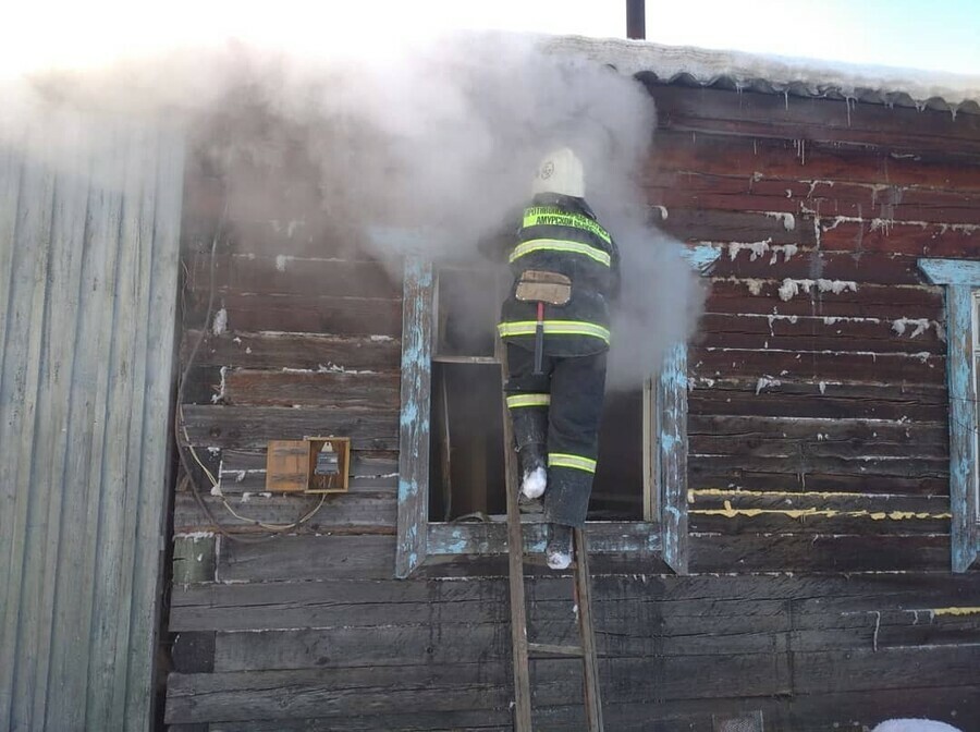 В Февральске одну женщину вынесли из огня с ожогами вторая погибла