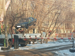 Шлагбаум не помешал приставам увезти со двора автомобиль благовещенцадолжника