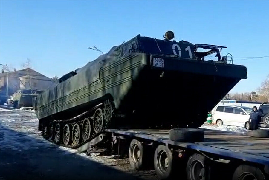  Плавающие транспортеры направлены в несколько районов Амурской области видео