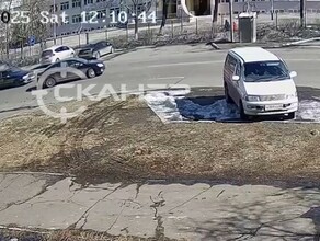 ДТП возле школы Благовещенска попало на видео 