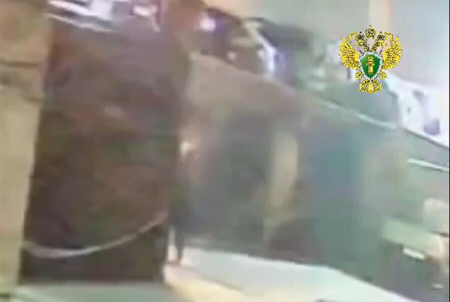 Поджигателя 22 автомобилей во Владивостоке поймала уличная камера видео