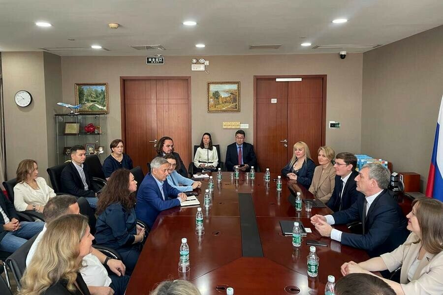 Делегация Амурской области во главе с губернатором отправились на юг Китая где обсудили важный проект Благовещенска 