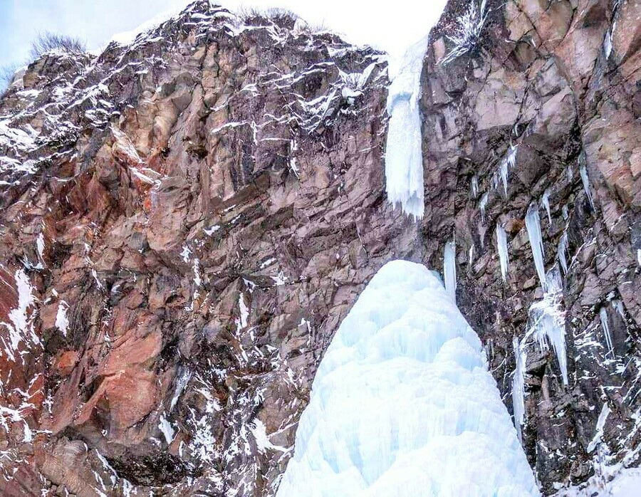 Это было чтото нереальное Бывшая амурчанка оказалась рядом с Вилючинским водопадом в момент обрушения льда