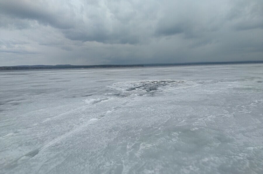 Провалившиеся под лёд Бурейского водохранилища рыбаки оказались жителями Белогорска Один погиб
