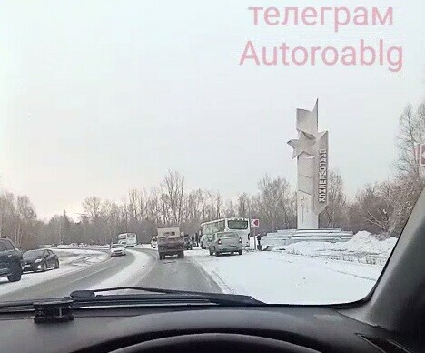 На въезде в Благовещенск столкнулись три авто одно из них  пассажирский автобус видео