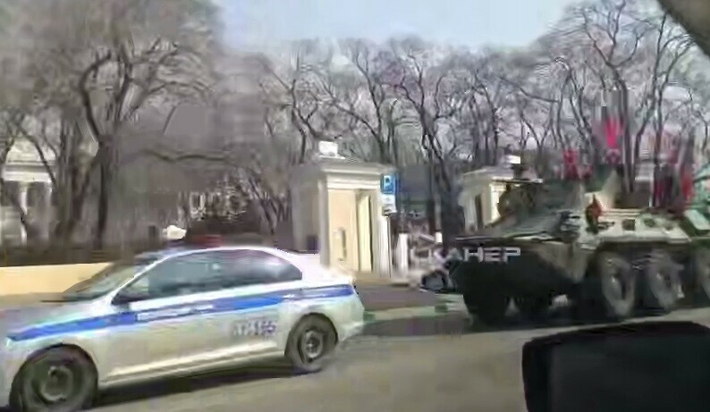 Колонну военной техники заметили на улице Ленина в Благовещенске видео 