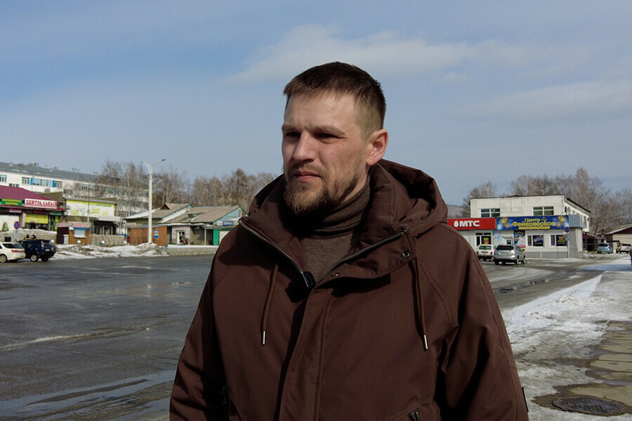 На Зейской ГЭС работает амурчанин потерявший кисть на СВО Как он строит свою жизнь видео