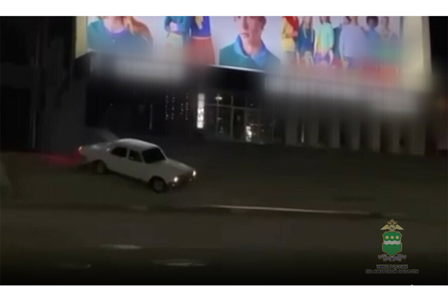 На водителя катавшегося по тротуарам Благовещенска завели уголовное дело У него почти 100 нарушений видео