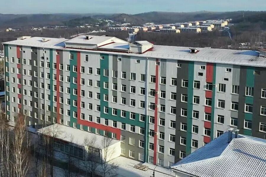Больше 30 тысяч человек обслуживает одна бригада в северной столице Приамурья медики говорят о серьезном сокращении зарплат видео