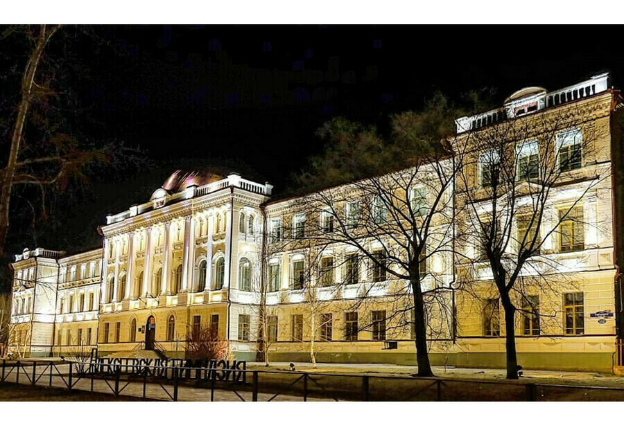 Возрождение старины и ремонт соседней улицы в Алексеевской гимназии Благовещенска продолжатся работы