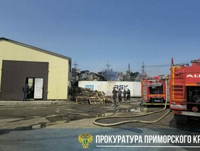 В Приморье произошел взрыв во время пожара в цеху по производству пластиковых окон видео 